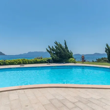 Sabba 31 - Shared Pool Appartamento Golfo Aranci